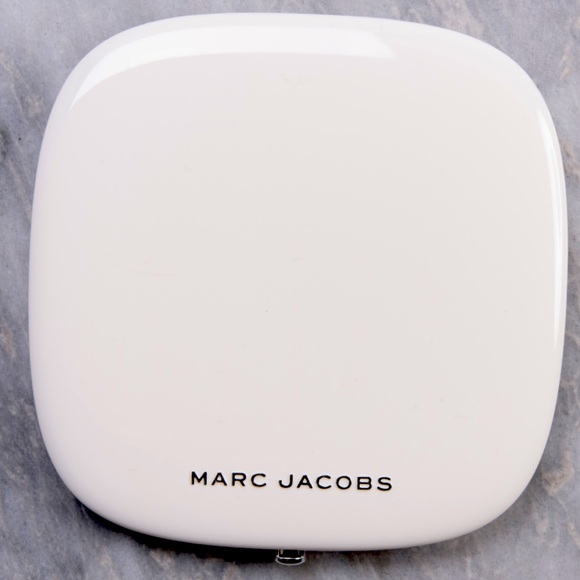 MARC JACOBS
O!MEGA BRONZE
COCONUT PERFECT TAN
POUDRE BRONZANTE COCO - Picture 5 of 15